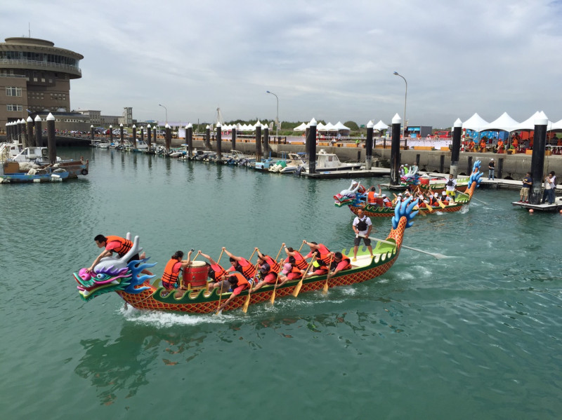 桃園海上龍舟賽今於竹圍漁港登場。   圖：桃園市觀旅局提供