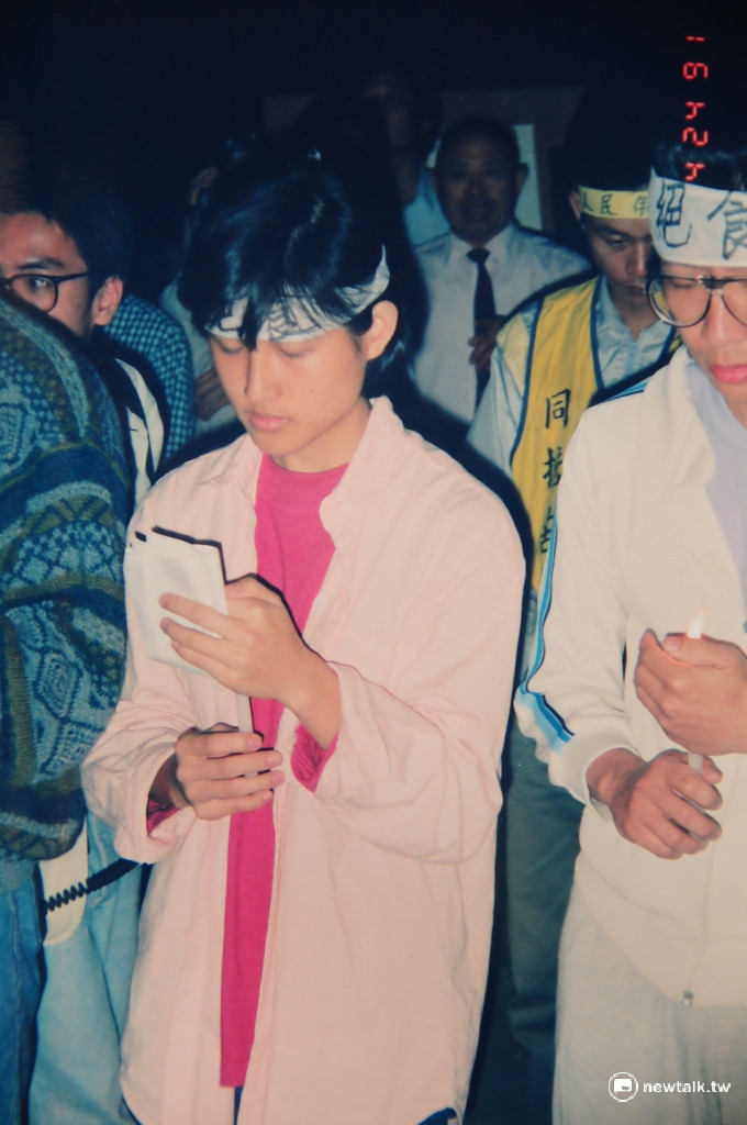 當年事件紀錄者的邱萬興表示，1987年5月11日台灣大學的「自由之愛」學運，是台灣第一件大規模學生抗議運動。自由之愛引發後續的野百合學運，圖為參加野百合學運的現任文化部長鄭麗君。   圖:邱萬興/攝