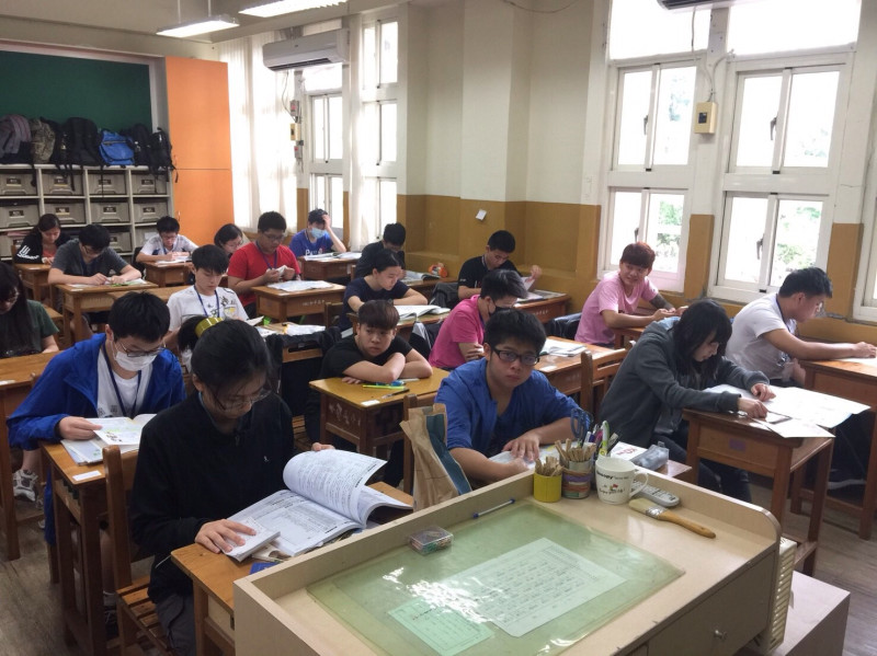 語言訓練測驗中心今（21）日指出，JLPT每年考生超過116萬人，其中台灣考生約占8.4萬人，居日本海外報名人數第3位。圖為考生示意圖，與JLPT無關。   圖：讀者提供 （資料照片）