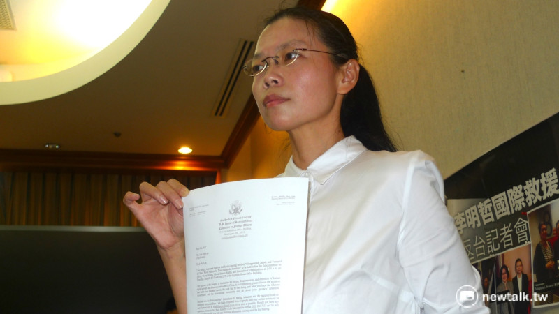 李明哲失蹤66天，其妻李凈瑜於美國國會參加聽證後返台召開記者會。   圖：汪少凡／攝