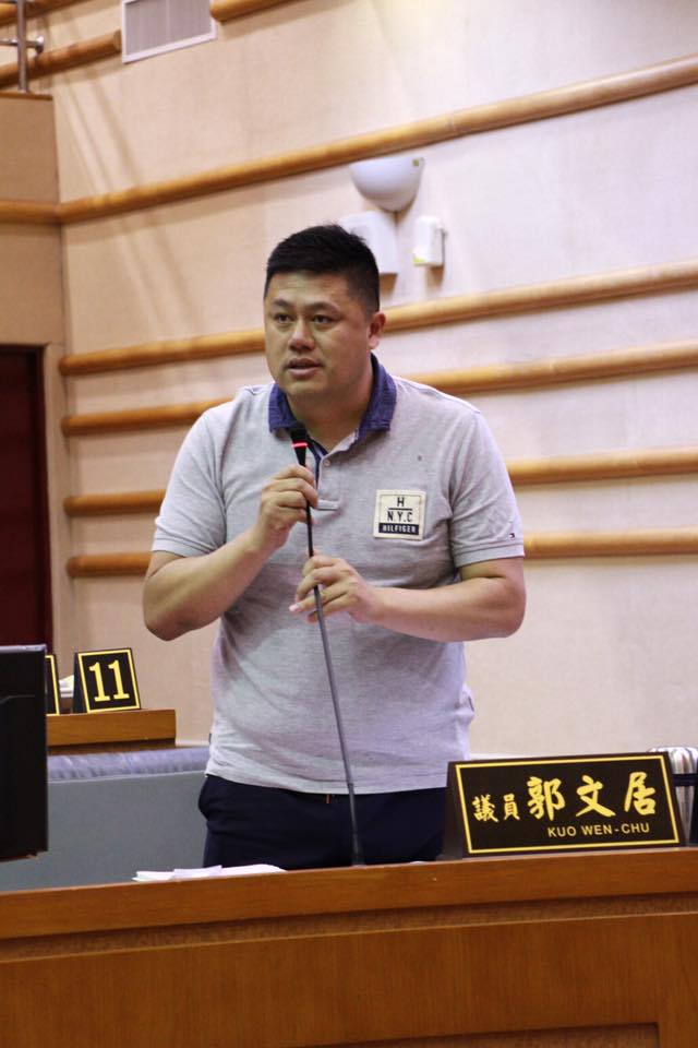 嘉義市議員郭文居今 (26) 日在議會提案，要求市政府嚴格把關性平教材，市府表示，不會讓有爭議的教材進入校園。   圖 : 郭文居臉書