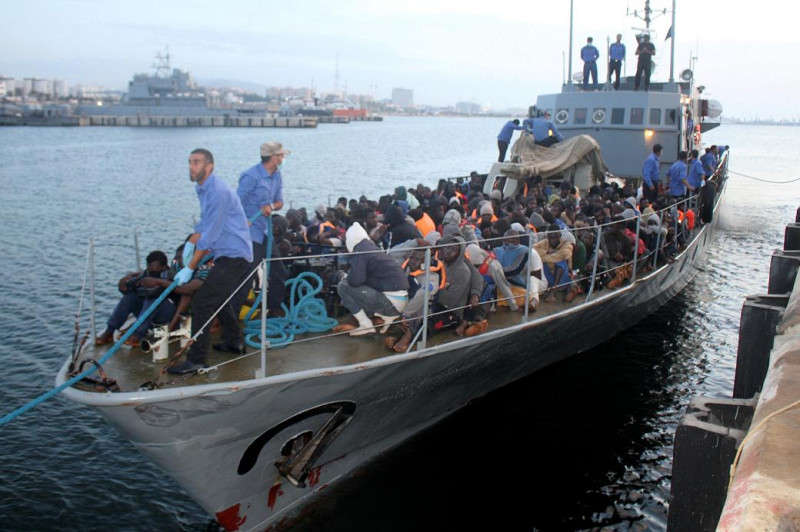 利比亞海岸警衛隊26日在利比亞沿海救起難民。   圖：達志影像/路透社