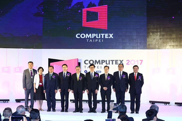 本次台北國際電腦展，外號「聖騎士」的副總統陳建仁也前來祝賀，並表示這會是台灣未來非常重要的一條路。   圖：翻攝自Computex