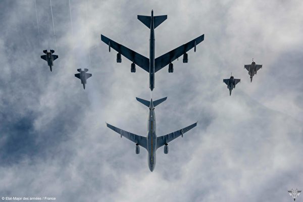 美軍的F-35戰鬥機、B-52轟炸機和法國的飆風戰鬥機、英國的A330 MRTT加油機在「機動衛士」演習（Exercise Mobility Guardian 2023）後，隨即參加「北方邊緣23-2」演習（Northern Edge 23-2）。   圖：翻攝自推特@Armee_de_lair