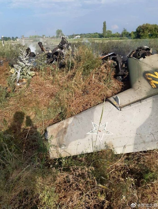 瓦格納兵變時，在俄國「沃羅涅日- 45」核基地附近遭到瓦格納叛軍擊毀的俄國 Ka-52 戰鬥直升機殘骸。 圖 : 翻攝自微博/軍武大狼
