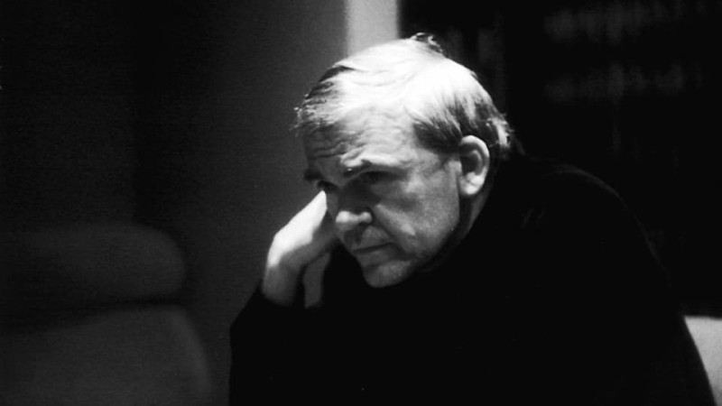 法籍知名作家，著有《生命中不能承受之輕》一書而享譽全球的米蘭·昆德拉（Milan Kundera）11 日逝世，終年 94 歲。   圖：擷取自推特@RadioPrague