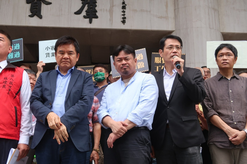 民進黨立委莊瑞雄（左二）、洪申翰、江永昌（由左至右）   圖：林朝億/攝