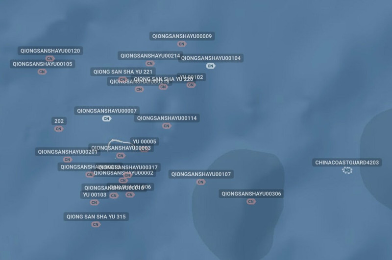 包威爾指出，仁愛礁周圍 11 日出現大量中國海警船。   圖：翻攝自Raymond Powell推特@GordianKnotRay