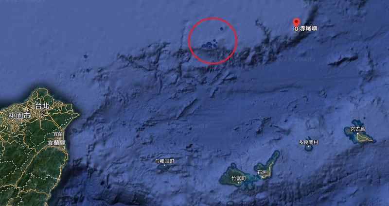 中國海警局宣稱在赤尾嶼海域驅逐侵入「領海」日本漁船。圖上紅圈處為釣魚台列嶼。   圖：翻攝Google Map