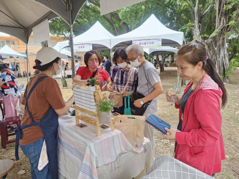 強調女性力量的「好How市集」。   圖：孫家銘攝