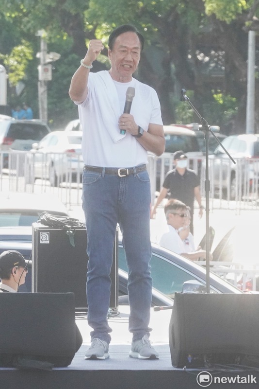 鴻海創辦人郭台銘昨出席「716公平正義救台灣」凱道遊行，並未與台灣民眾黨主席柯文哲正面接觸。   圖：張良一 / 攝（資料照）