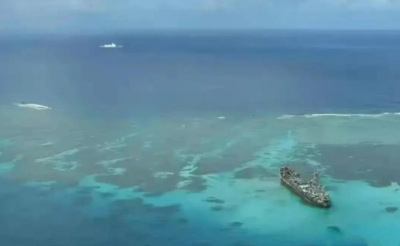 菲律賓1999年藉故將破舊登陸艦「馬德雷山號」(LT-57 Sierra Madre)擱淺於仁愛暗沙，成為兩國在南沙群島主權爭議的前哨站。   圖：擷自中國軍事評論「河東三叔」