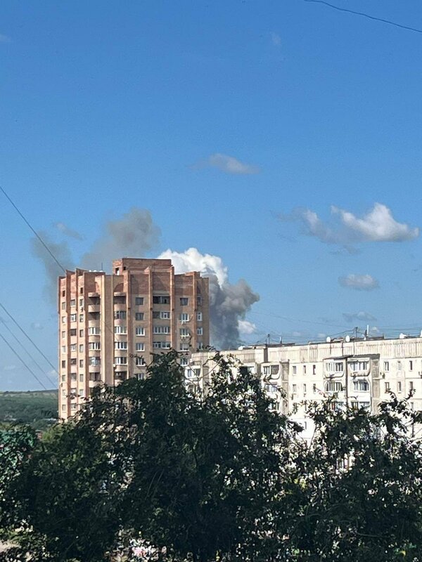 俄羅斯佔領的盧甘斯克發生嚴重爆炸，極有可能是烏軍所為。    圖：翻攝自 (((Tendar))) 推特