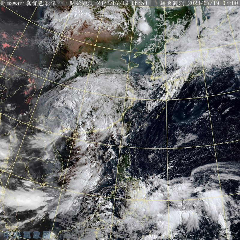 今天受到南方雲系影響，東南部地區將有局部短暫陣雨，在菲律賓東方的熱帶擾動，預計一、兩天內將發展成為熱帶性低氣壓。   圖：中央氣象局／提供