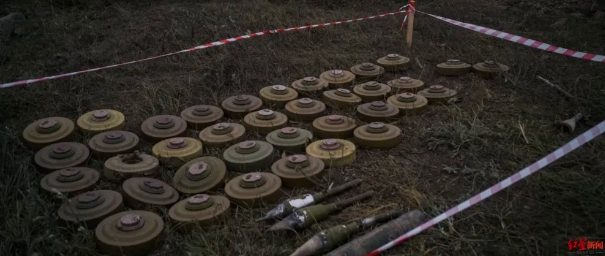 俄烏戰場上佈滿了地雷和未爆彈。   圖 : 翻攝自紅星新聞