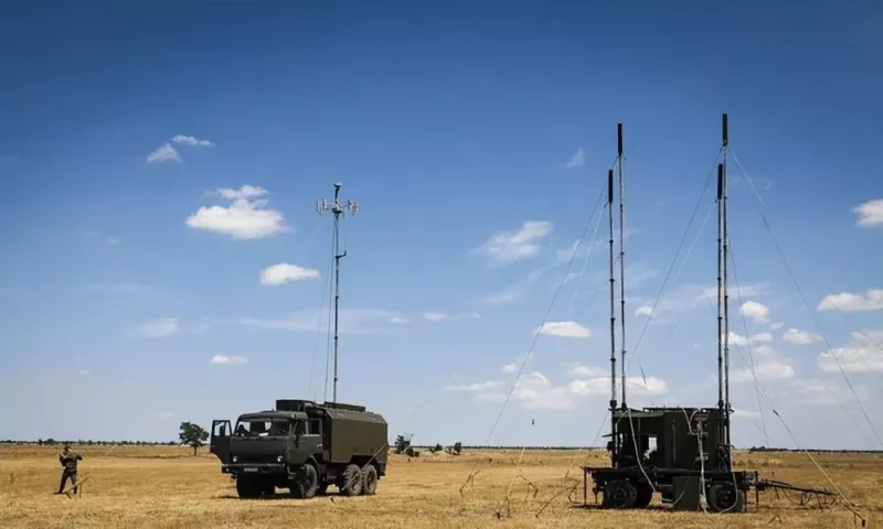 俄軍的通訊設備老舊，面對北約先進設備電子干繞，毫無招架之力，更會使資料頻頻外洩。   圖：翻攝自騰訊網《包明說》