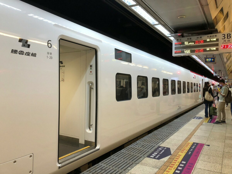 此次中秋連假彰化往七堵上行EMU3000型新自強號更首推全車自由座疏運連假旅客。（圖為EMU3000型列車）   圖：林冠妤／攝