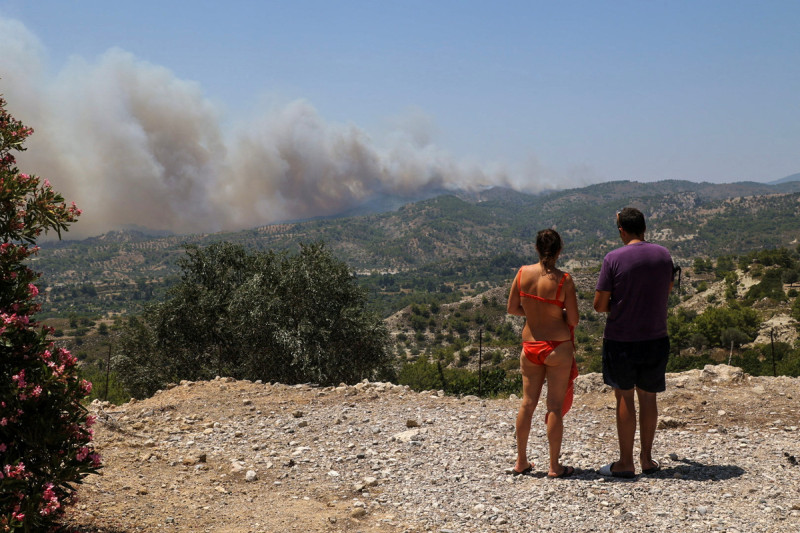 希臘的羅德島發生了嚴重的火災。   圖：達志影像/路透社