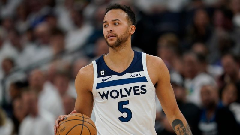 中國大陸男籃於昨（24）日正式官宣隊史首位歸化球員Kyle Anderson（李凱爾），這位效力明尼蘇達灰狼的好手擁有9年的NBA資歷，上賽季在灰狼場均可以得到9.4分5.3籃板4.9助攻1.1抄截0.9阻攻。   圖／美聯社／達志影像