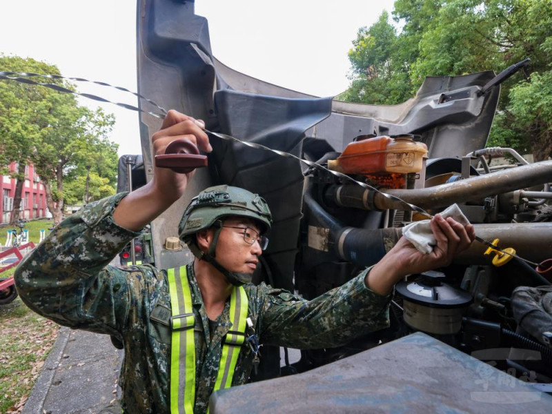 國軍第四作戰區（台南以南）針對即將來襲的「杜蘇芮颱風」做好了應對措施，並完成了災害及演習訓練應變計畫。   圖：軍聞社提供