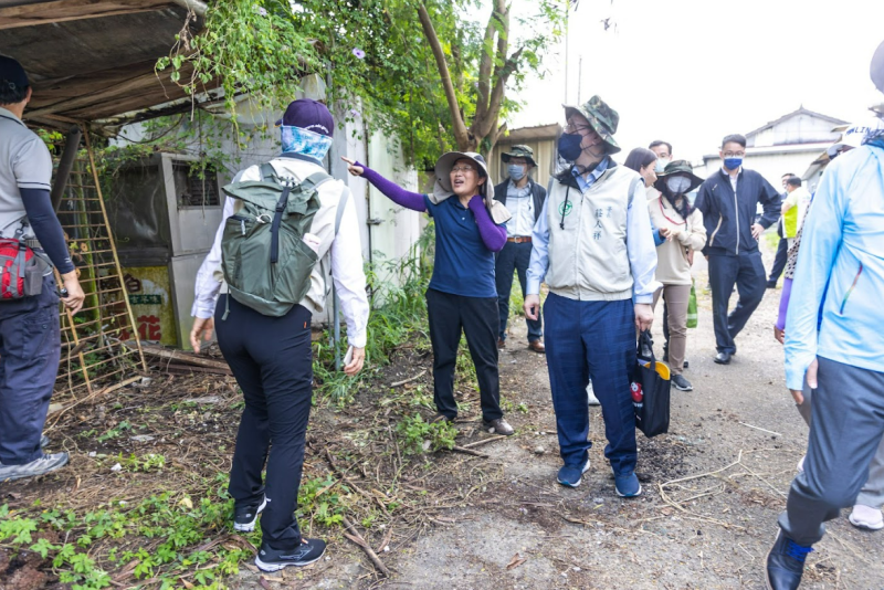 薛瑞元與莊人祥前往雲林、台南視察登革熱防疫情況。   圖：疾管署／提供