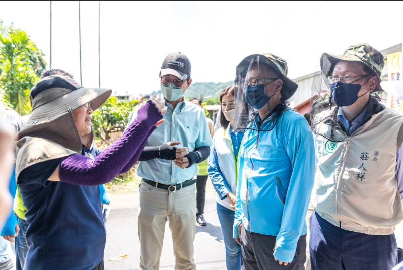 昨天衛生福利部部長薛瑞元與疾管署署長莊人祥前往雲林、台南視察登革熱防疫情況。   圖：疾管署／提供