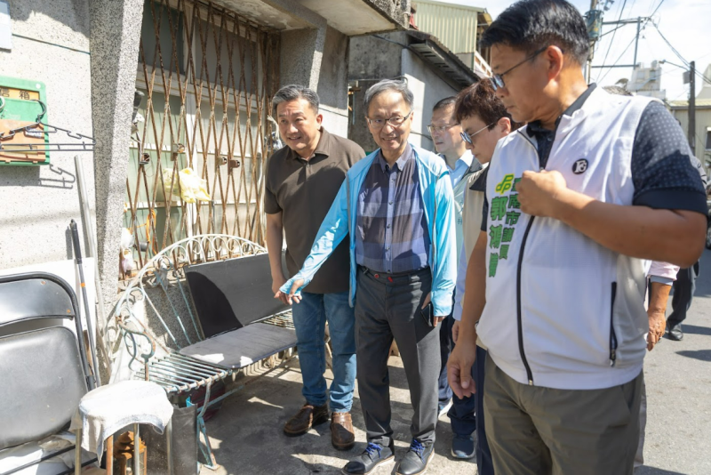 昨天衛生福利部部長薛瑞元與疾管署署長莊人祥前往雲林、台南視察登革熱防疫情況。   圖：疾管署／提供