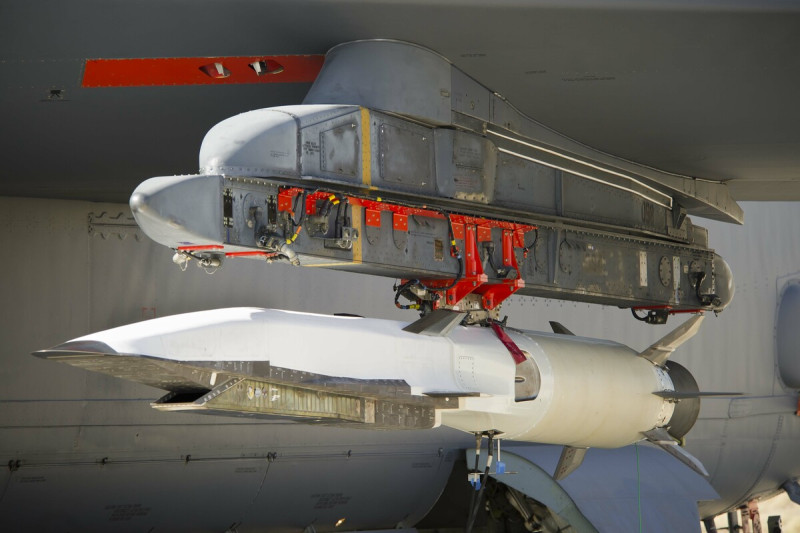 鑑於中國威脅日益擴張，美海軍宣布將委託國防工業商研發高超音速反艦飛彈。圖為X-51乘波者（WaveRider）無人高超音速飛行器。   圖：擷取自美空軍網站