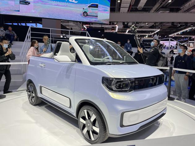中國國產微型純電動車五菱宏光MINI EV，即便沒有天窗，紅外線隔絕率也排在倒數第一。 圖：截取自新浪