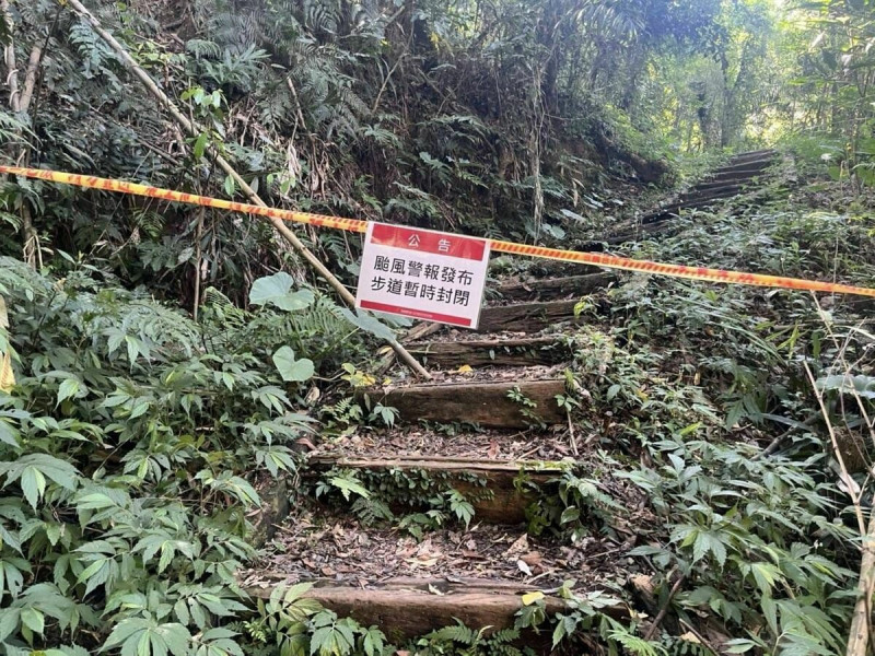 氣象局也表示，今日下午到明日清晨是受颱風影響最明顯的時段，提醒民眾勿再前往山區。   圖：翻攝自日月潭國家風景區管理處臉書