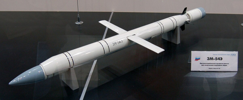 3M-54 系列飛彈依據型號不同，射程最遠可達 4,000 公里，最高速度可達 2.9 馬赫。圖為 3M-54E 型飛彈。   圖：翻攝自維基百科