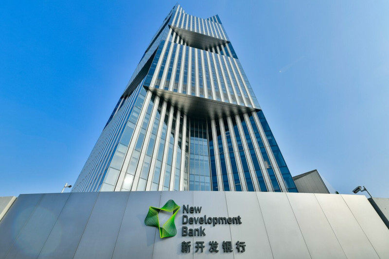 由金磚五國共同創立的新開發銀行（New Development Bank）將不再與俄國合作展開新計畫。   圖：翻攝自新開發銀行官網