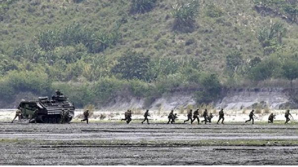 菲律賓部隊進行軍事演習。   圖 : 翻攝自今日蔣談