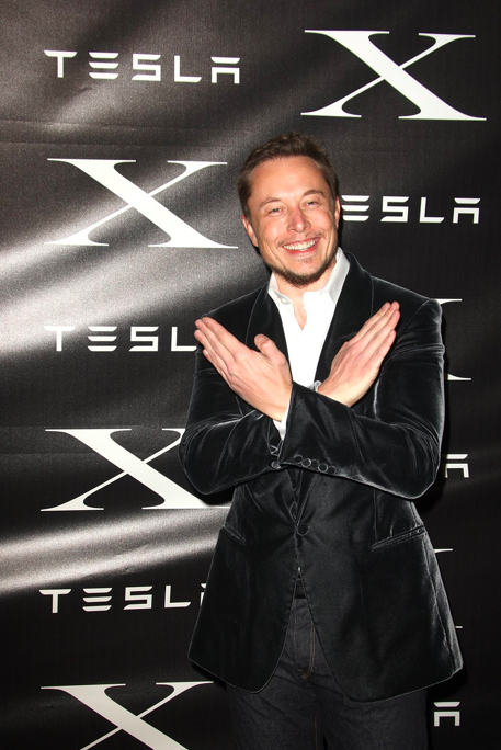 億萬富翁、特斯拉執行長(Elon Musk)近日提出對於全球缺電的擔憂，他預估未來的兩年內全球將從缺矽轉變為缺電。   圖：取自馬斯克推特