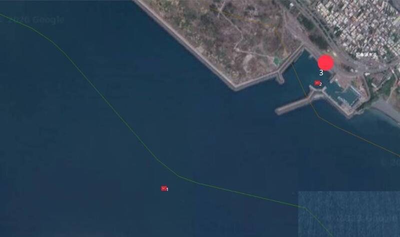 海面油污部分，港務公司表示，目前將在陸上5處觀測站（蚵仔寮漁港、旗后燈塔、鳳鼻頭燈塔及一、二港口塔台）監視。   圖：台灣港務公司／提供