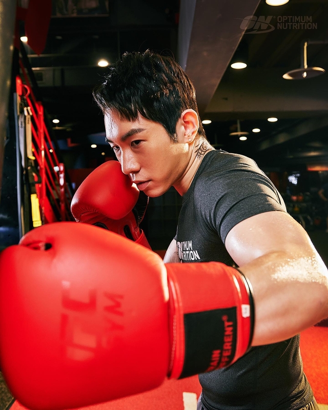 拳擊YouTuber「尼克星」與Toyz的教練「李育昇」上月30日開打《拳下星城》。   圖：翻攝自FB/尼克星拳擊