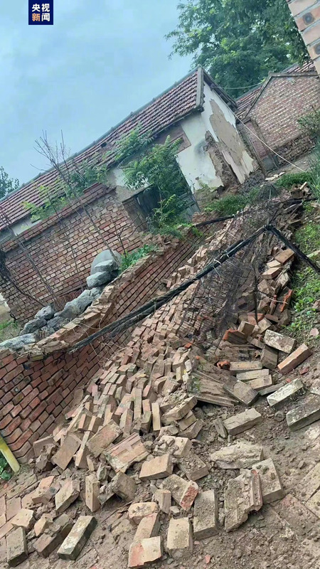 截至今早7時，震區共有126處房屋倒塌、20人輕微傷。   圖：截取自央視新聞