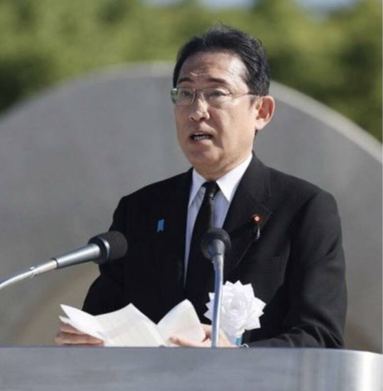 日本首相岸田文雄出席了在廣島和平紀念公園舉辦的紀念儀式。   圖：翻攝自矢板明夫俱樂部臉書