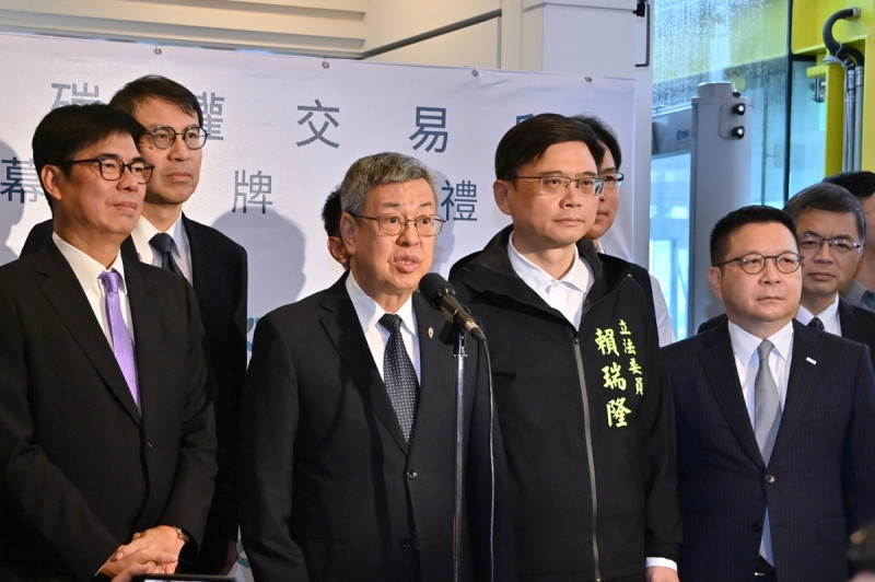 政院長陳建仁今（7）天上午赴高雄出席「台灣碳權交易所開幕揭牌典禮」前受訪。   圖：行政院提供