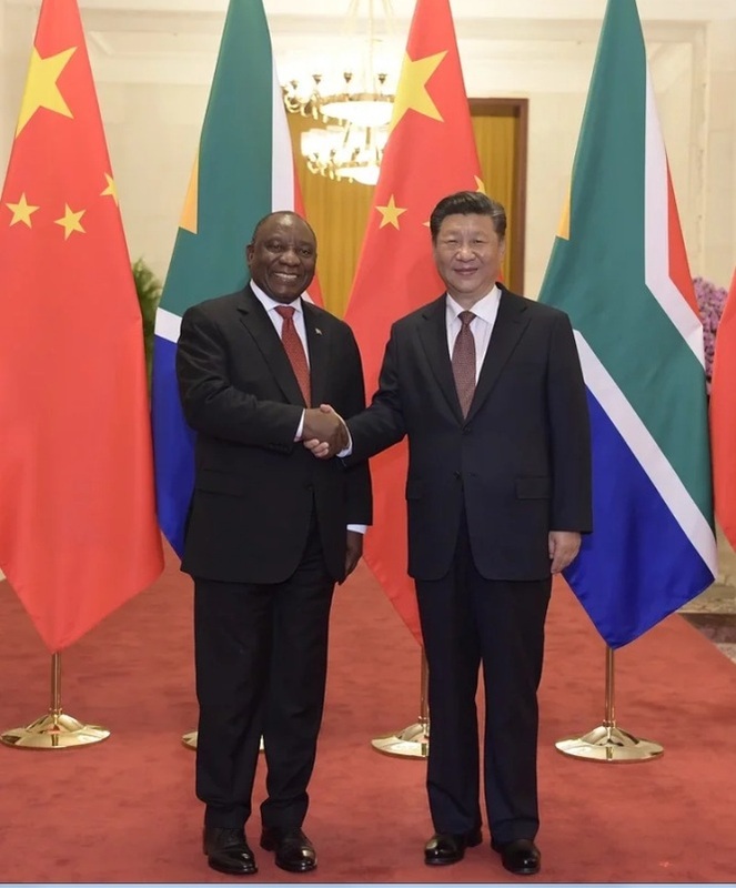 南非總統拉瑪佛沙7日表示，中國國家主席習近平將藉金磚國家領導人峰會於8月22日訪問南非進行國事訪問。圖為2018年拉瑪佛沙訪問北京。   圖：翻攝新華網(資料照片)