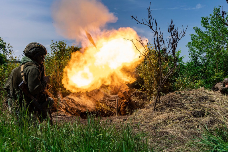 烏高級將領稱，俄軍使用「多管火箭系統」（MLRS）持續射擊，但未傳出人員傷亡。圖為在戰場上的烏軍。   圖：擷取自推特@ZelenskyyUa（資料照）