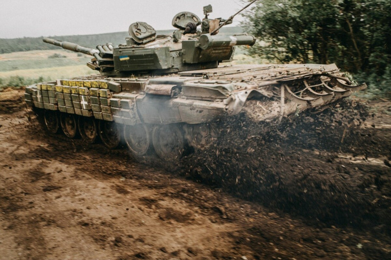 烏軍指控俄軍在扎波羅熱戰區使用化武。圖為烏軍坦克 圖：擷取自推特@ZelenskyyUa（資料照）