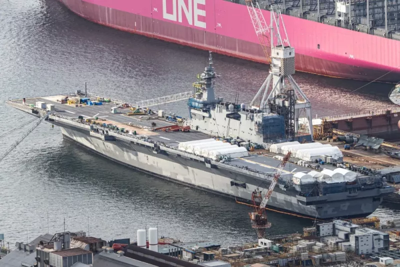 正在進行正規航母化改裝的日本海上自衛隊「加賀」號直升機母艦。   圖：翻攝自虹攝庫爾斯克