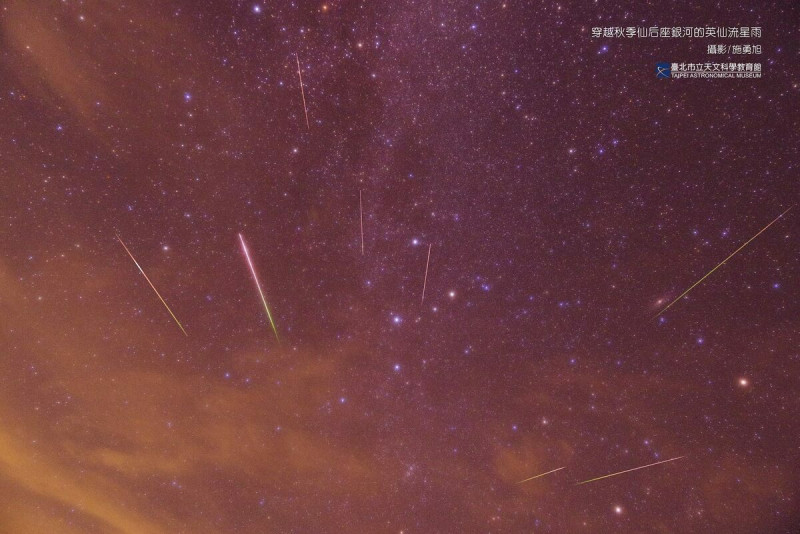 台北市立天文館表示，英仙座流星雨每小時天頂流星數可達到100，且為近年來觀賞條件最佳的一次。   圖：翻攝自台北市立天文館官網