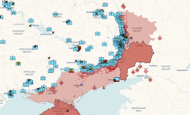 烏軍(藍色)採取「全線鋪開」類似一戰中沙俄的「布魯西洛夫」攻勢，此戰術特色在於沒有特定主攻方向。   圖：翻攝自騰訊網／《張學峰看空天》