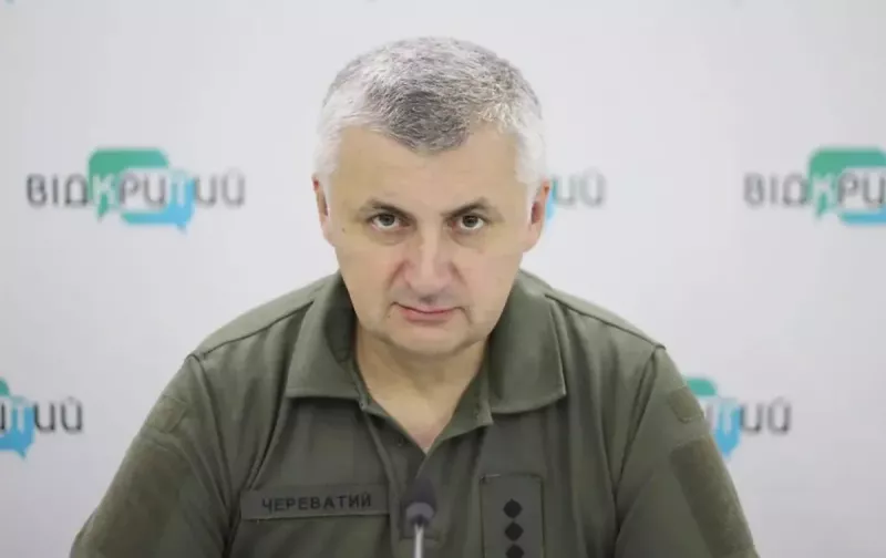 烏克蘭東部軍事司令部發言人切列瓦蒂(Serhii Cherevatyi)  指出，烏軍正朝遭俄軍佔領的巴赫穆特市區前進，並在南北兩側取得些微進展。   圖：翻攝自推特@Flash_news_ua