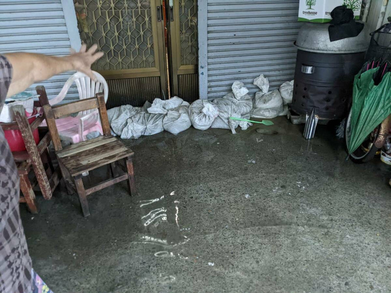 今日台南下起豪大雨，不少地區都傳出淹水。   圖：安南區市議員蔡麗青／提供