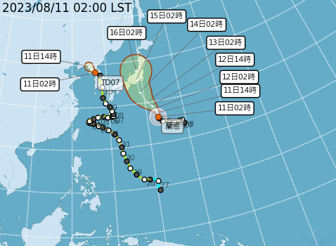 卡努颱風已經減弱為熱帶性低氣壓（左），與中度颱風「蘭恩」雙雙往西前進，對台灣不致構成威脅。   圖：中央氣象局／提供