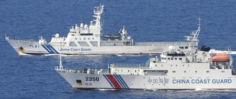 此前中國海警船與日本海保船對峙的畫面。   圖：翻攝自騰訊網