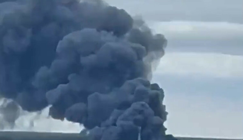 莫斯科東南部城市拉緬斯科耶近期發生大火。這場大火起源於爆炸，很有可能是烏克蘭用無人機反擊所致。   圖：翻攝自 Igor Sushko 推特